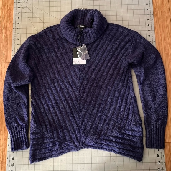 Simply Vera plum turtleneck sweater. - Picture 1 of 3